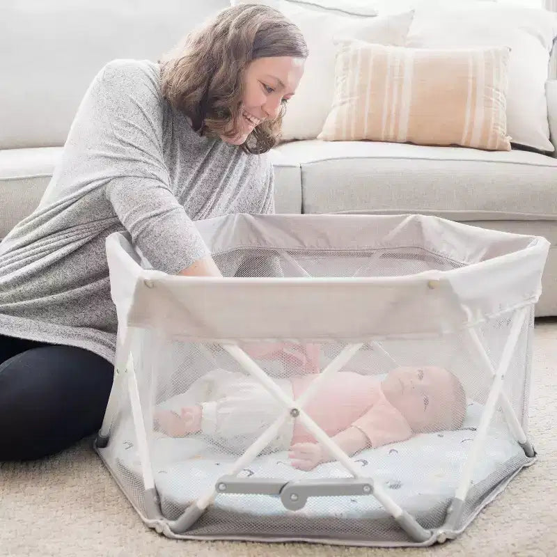 Regalo Centro de actividades portátil My Play Baby para bebés: estructura de metal, capacidad de 15 lb, se pliega para transporte y almacenamiento