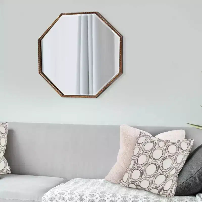 Espejo de pared y decorativo octogonal Bastian de 28"x28" de Howard Elliott: oro antiguo, marco de hierro, listo para colgar