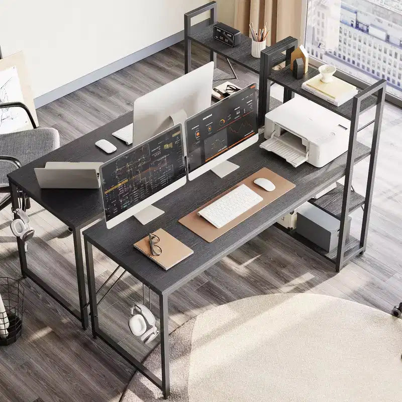 Bestier Escritorio para computadora de 63'' con almacenamiento en estantes y gancho para auriculares de roble, escritorio de oficina en casa con estantes de 4 niveles y patas ajustables y estantería reversible