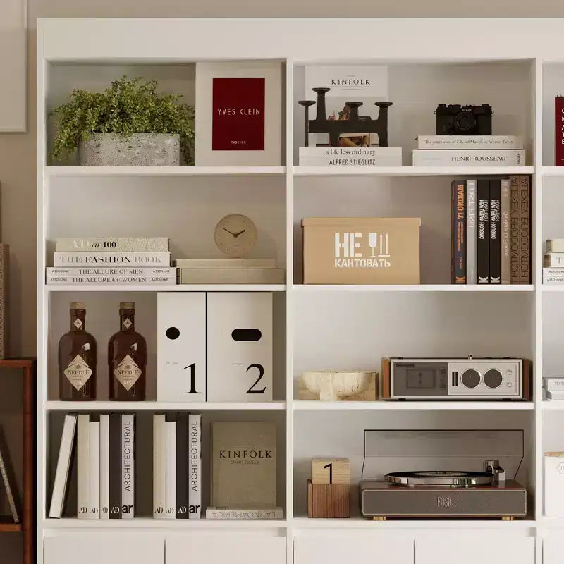 Estantería grande blanca Famapy: Gran espacio de almacenamiento con un diseño minimalista