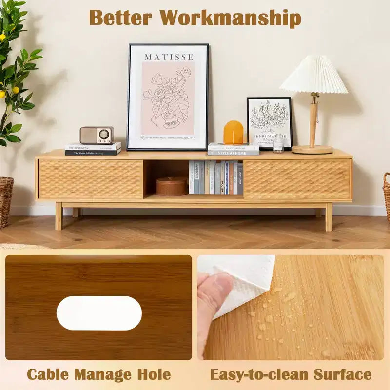 Mueble de TV de bambú Costway de 63 pulgadas con 3 cubos de almacenamiento, puertas corredizas, armario de almacenamiento de mediados de siglo
