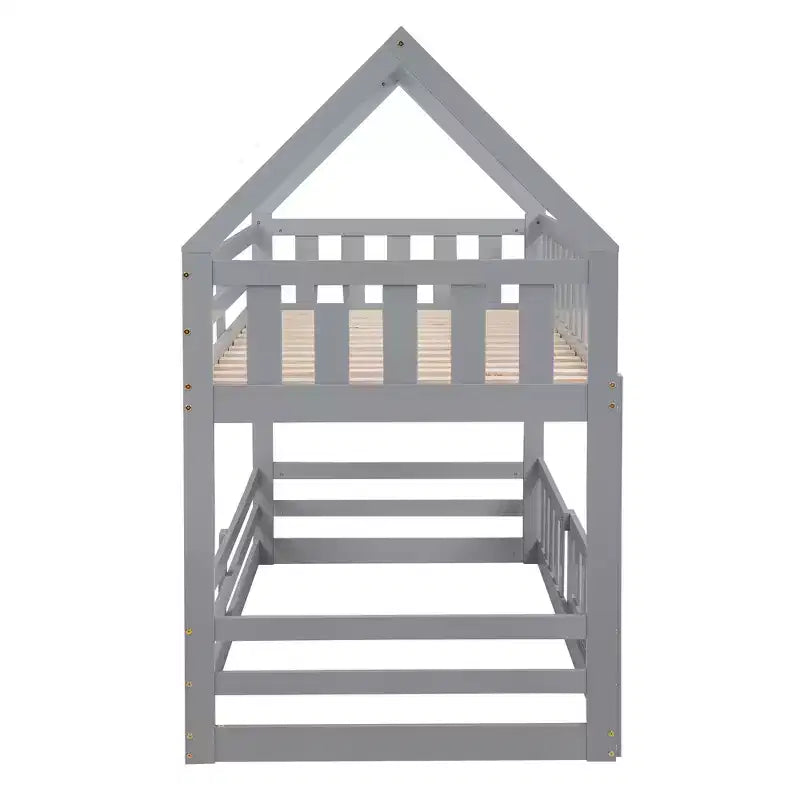 Litera Whisen Wood con diseño de casa, valla con puerta y escalera, de dos camas individuales