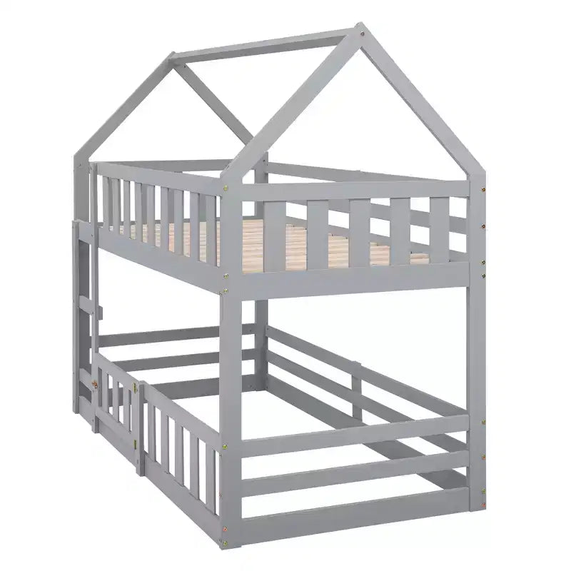 Litera Whisen Wood con diseño de casa, valla con puerta y escalera, de dos camas individuales