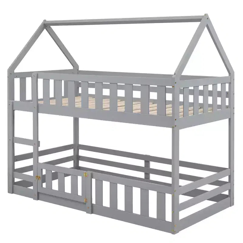 Litera Whisen Wood con diseño de casa, valla con puerta y escalera, de dos camas individuales