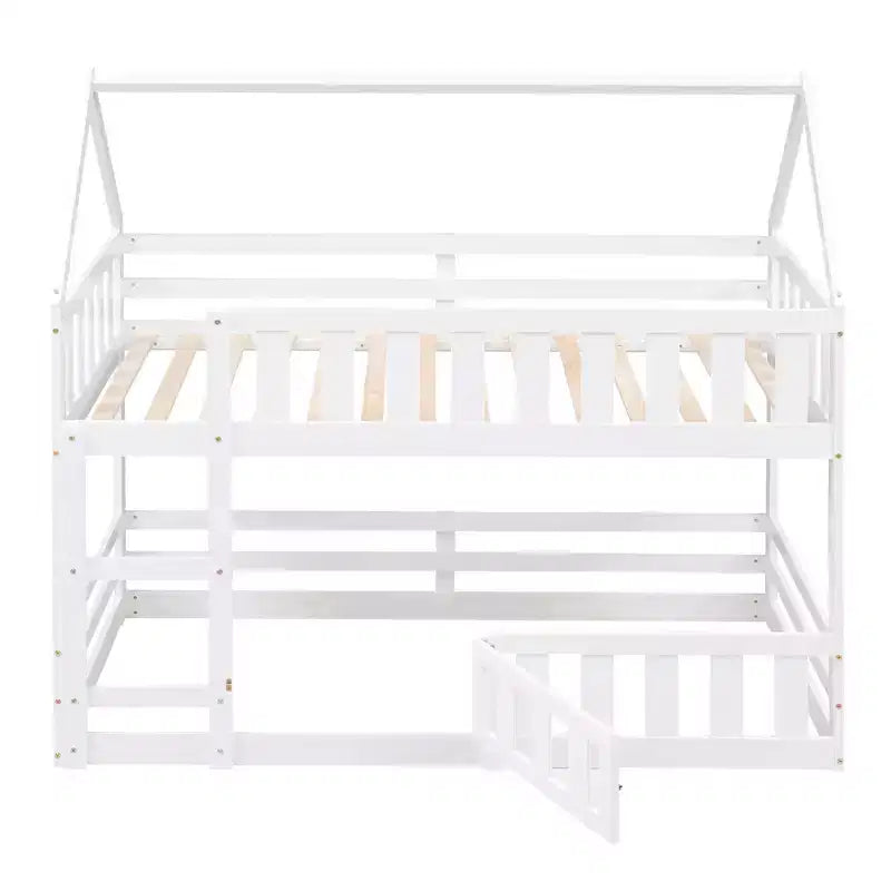 Litera Whisen Wood con diseño de casa, valla con puerta y escalera, de dos camas individuales
