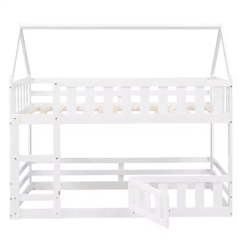 Litera Whisen Wood con diseño de casa, valla con puerta y escalera, de dos camas individuales