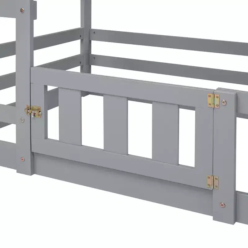 Litera Whisen Wood con diseño de casa, valla con puerta y escalera, de dos camas individuales