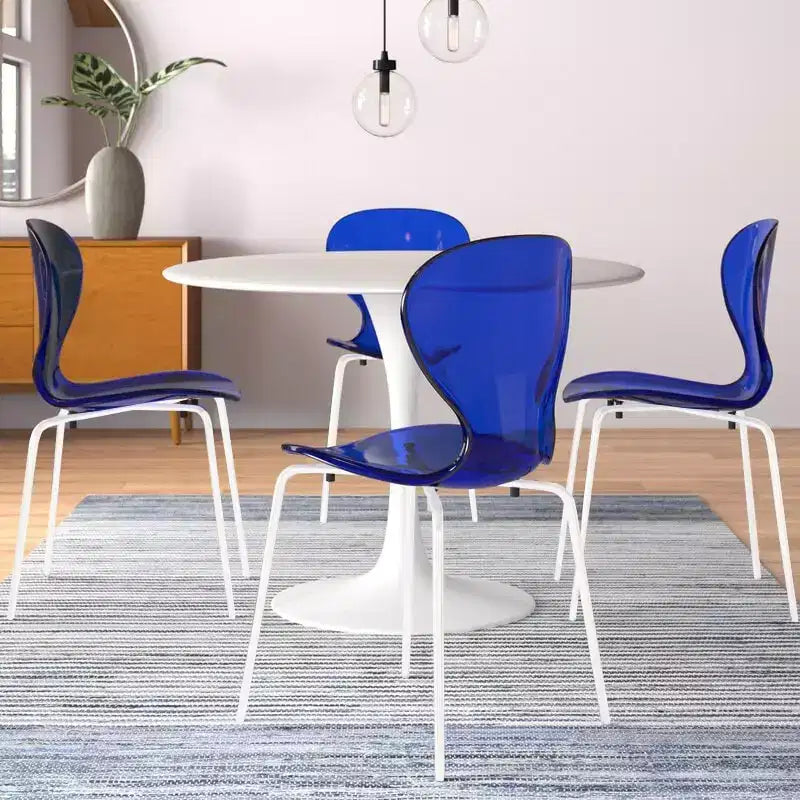 LeisureMod Bristol Juego de Comedor de 5 Piezas Mesa de Comedor Redonda, 4 Sillas de Comedor de Plástico Patas Blancas