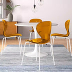 LeisureMod Bristol Juego de Comedor de 5 Piezas Mesa de Comedor Redonda, 4 Sillas de Comedor de Plástico Patas Blancas
