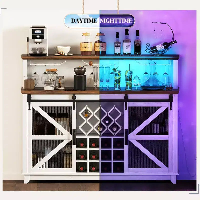 Mueble Bar Rústico de HOMCOM con Luces LED y Puertas Correderas de Granero, Botellero de 55" con Estantes para Vinos y Soporte para Copas