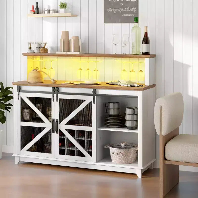 Mueble Bar Rústico de HOMCOM con Luces LED y Puertas Correderas de Granero, Botellero de 55" con Estantes para Vinos y Soporte para Copas