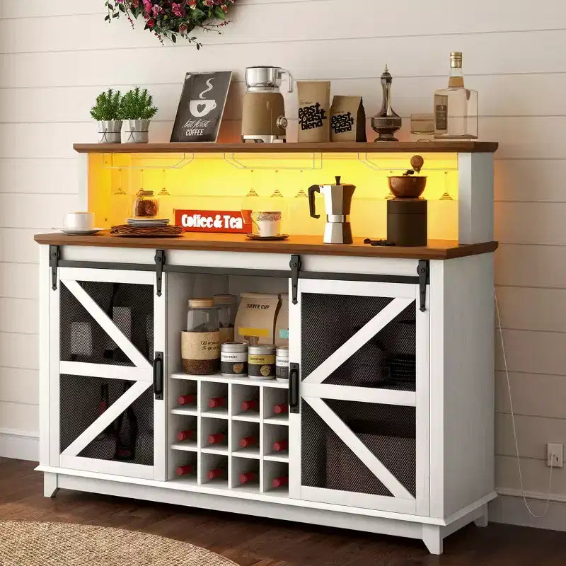 Mueble Bar Rústico de HOMCOM con Luces LED y Puertas Correderas de Granero, Botellero de 55" con Estantes para Vinos y Soporte para Copas