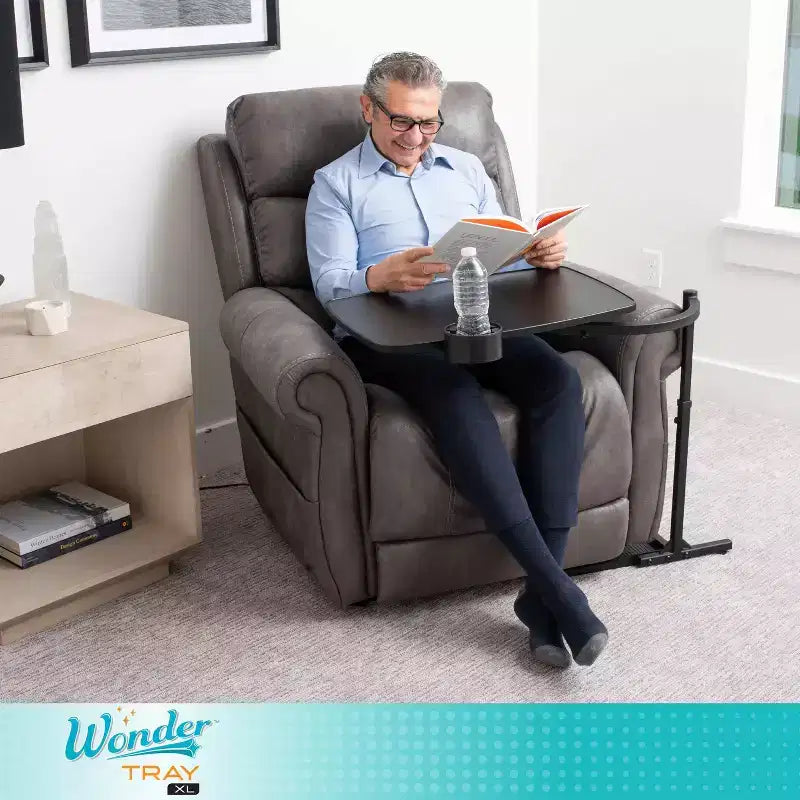 Stander Wonder Tray, Bandeja de TV giratoria y ajustable y escritorio para ordenador portátil con portavasos y cuñas para ordenador portátil, XL, Negro