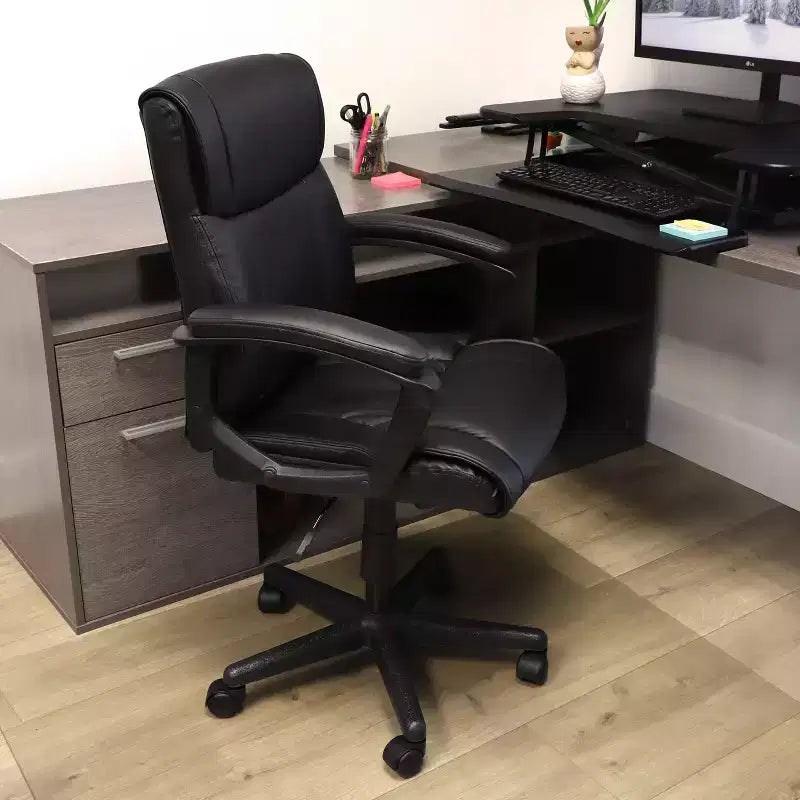 Silla de oficina Elama de altura media, de piel sintética, ajustable, en color negro