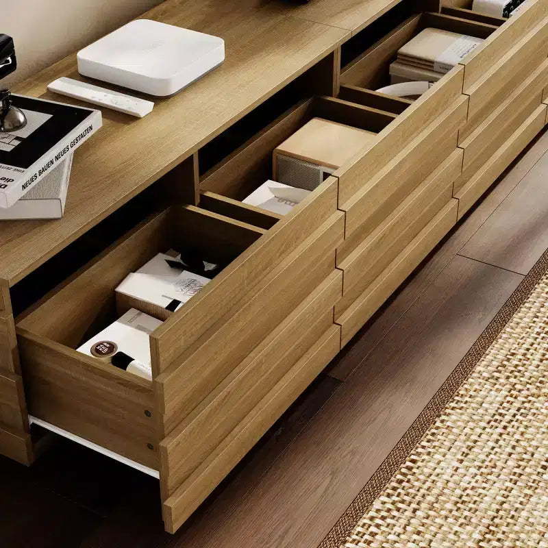 Mueble de TV Moderno de Madera Famapy con Tiras Decorativas - Almacenamiento Elegante para Salas de Estar