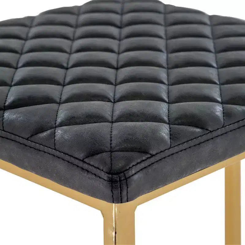 LeisureMod Quincy - Juego de 2 taburetes de bar tapizados en piel con estructura de metal dorado, sillas de altura de mostrador para isla de cocina