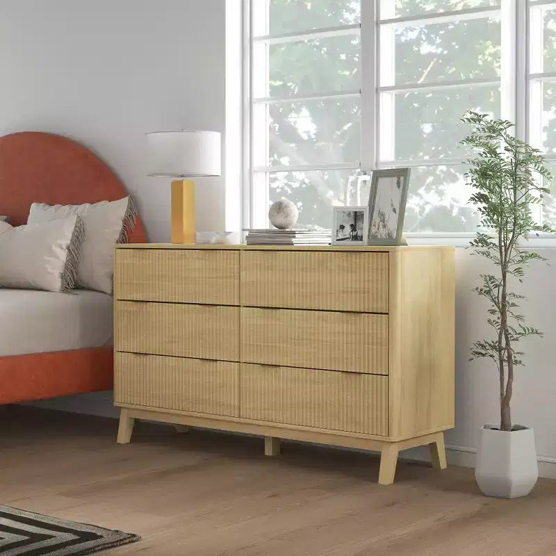 HOMCOM Cómoda estriada para dormitorio con 6 cajones, cómoda de 54 pulgadas de ancho con tiradores dorados y 5 patas de madera