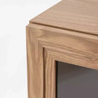 Artefacto para organizar el hogar: Armario de almacenamiento con puertas de cristal, con un diseño elegante y gran capacidad de almacenamiento