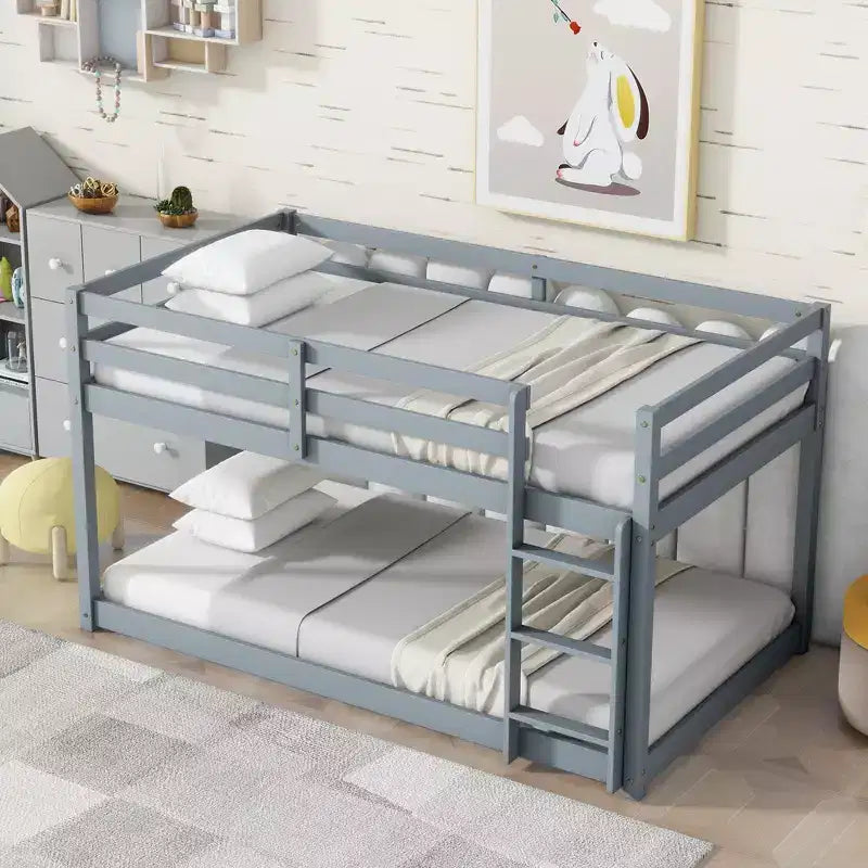 MATEERTY Cama litera doble de madera maciza con escalera, plataformas superior e inferior fabricadas con listones reforzados, gris