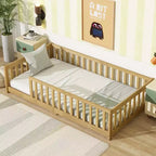 Cama de suelo gemela MAYEERTY con valla sin puerta, barandillas de suelo de madera de caucho beige