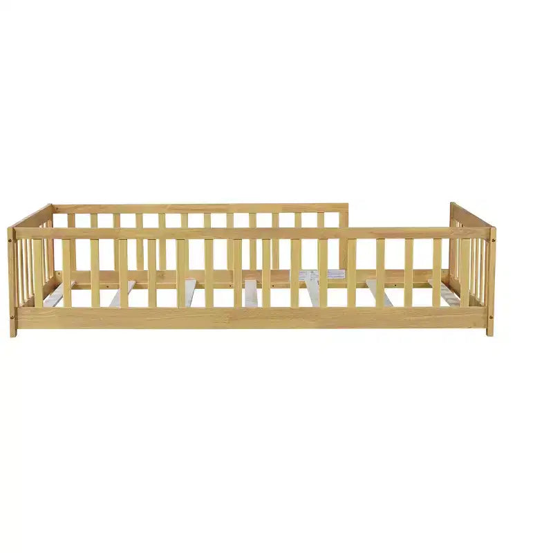 Cama de suelo gemela MAYEERTY con valla sin puerta, barandillas de suelo de madera de caucho beige
