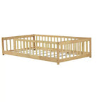 Cama de suelo gemela MAYEERTY con valla sin puerta, barandillas de suelo de madera de caucho beige