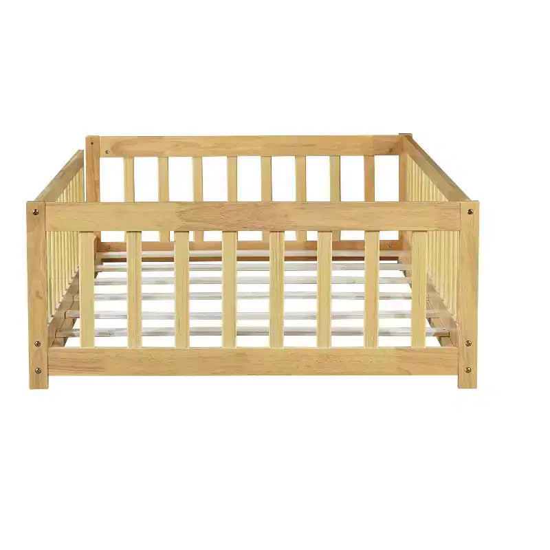 Cama de suelo gemela MAYEERTY con valla sin puerta, barandillas de suelo de madera de caucho beige