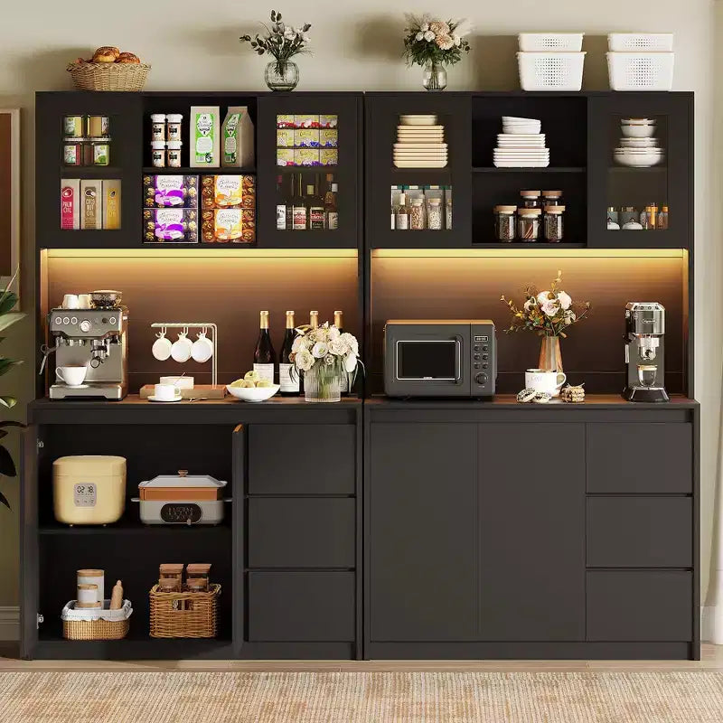 Armario de despensa de cocina alto de 71" con luces LED y tomas de corriente, soporte para microondas con puerta de vidrio, estantes ajustables, 3 cajones, diseño sin tiradores