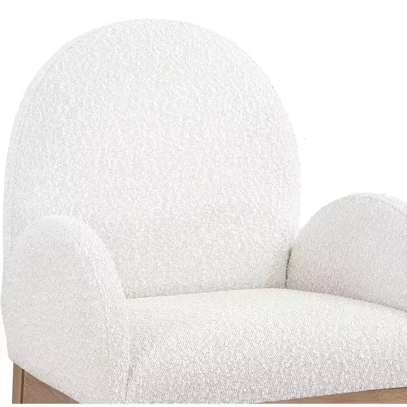 Meridian Furniture, Silla de comedor Waldorf de tela bouclé