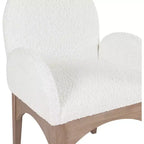 Meridian Furniture, Silla de comedor Waldorf de tela bouclé