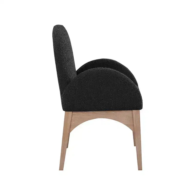 Meridian Furniture, Silla de comedor Waldorf de tela bouclé