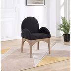 Meridian Furniture, Silla de comedor Waldorf de tela bouclé