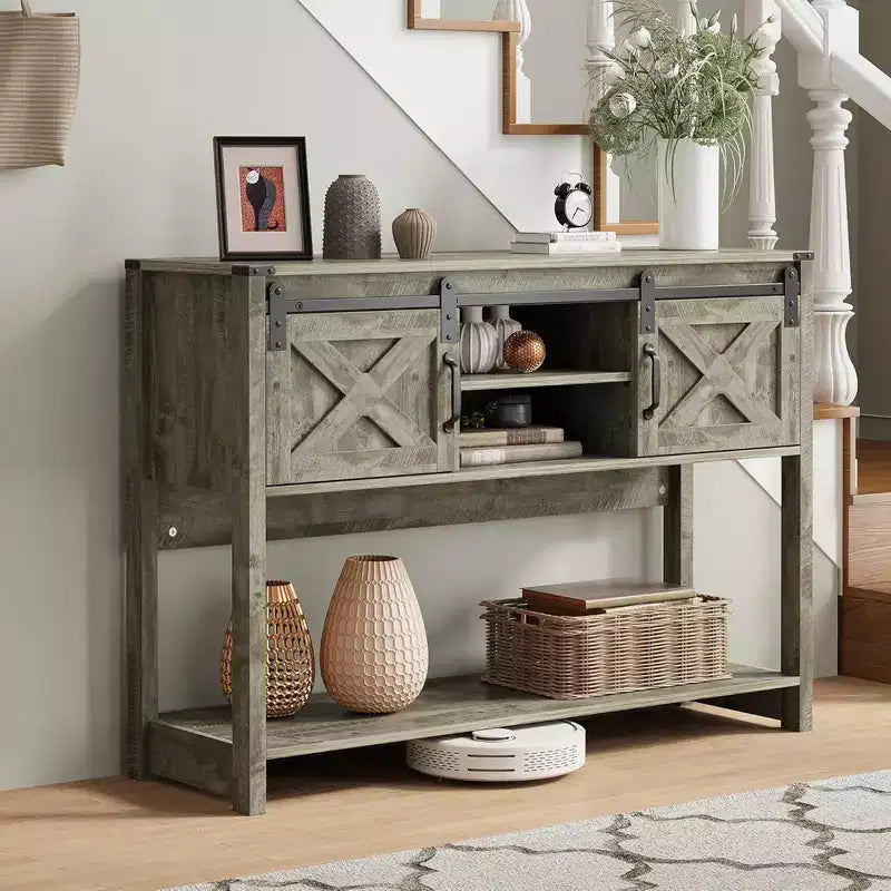 Mesa consola de entrada RoyalCraft estilo casa de campo con estantes de almacenamiento, puerta corrediza tipo granero y amplia encimera para sala de estar o vestíbulo, gris claro