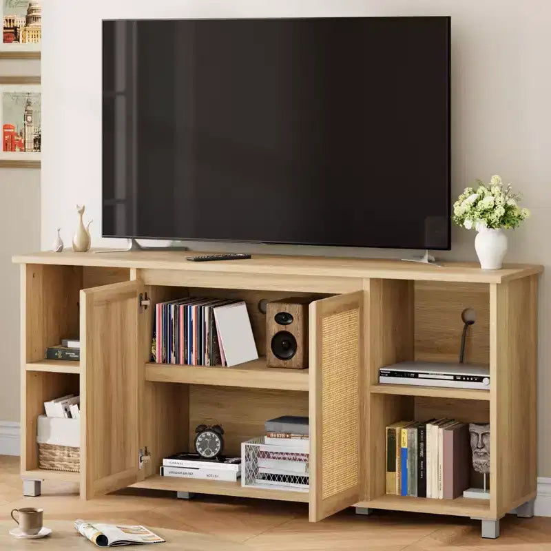 Mueble de TV Boho GustoWave para televisores de hasta 70 pulgadas, consola multimedia con puertas de ratán y estantes abiertos para sala de estar, natural