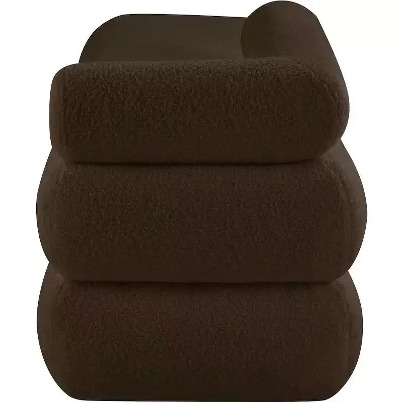 Meridian Furniture, Banco Kennedy de tela Teddy de imitación de borreguillo