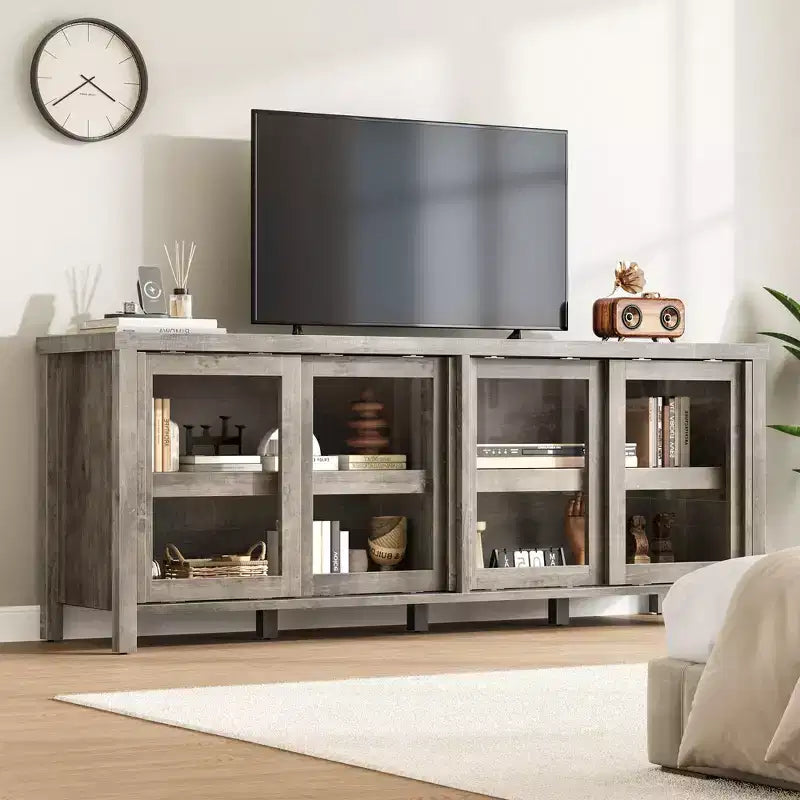 Mueble de TV Garvee para 65 pulgadas, centro de entretenimiento con armario de almacenamiento y 4 puertas correderas de cristal, mesa consola para salón dormitorio