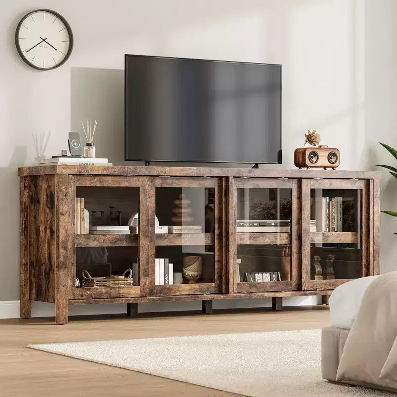Mueble de TV Garvee para 65 pulgadas, centro de entretenimiento con armario de almacenamiento y 4 puertas correderas de cristal, mesa consola para salón dormitorio