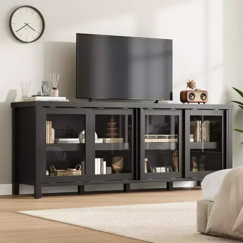 Mueble de TV Garvee para 65 pulgadas, centro de entretenimiento con armario de almacenamiento y 4 puertas correderas de cristal, mesa consola para salón dormitorio