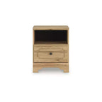 Signature Design by Ashley Bestmere mesita de noche de un cajón - acabado de grano de roble marrón cálido, carga USB-A y USB-C, almacenamiento con estante abierto