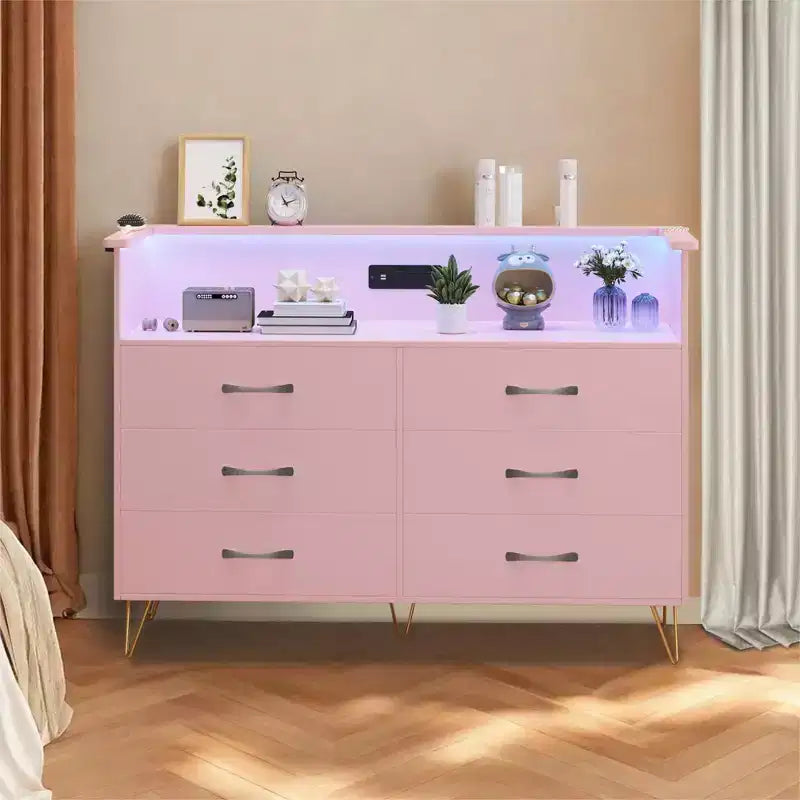 Cómoda moderna de 6 cajones con luces LED y estación de carga - 3 tomas de corriente, 2 puertos USB, luces que cambian de color, estante abierto con cómoda de almacenamiento elegante