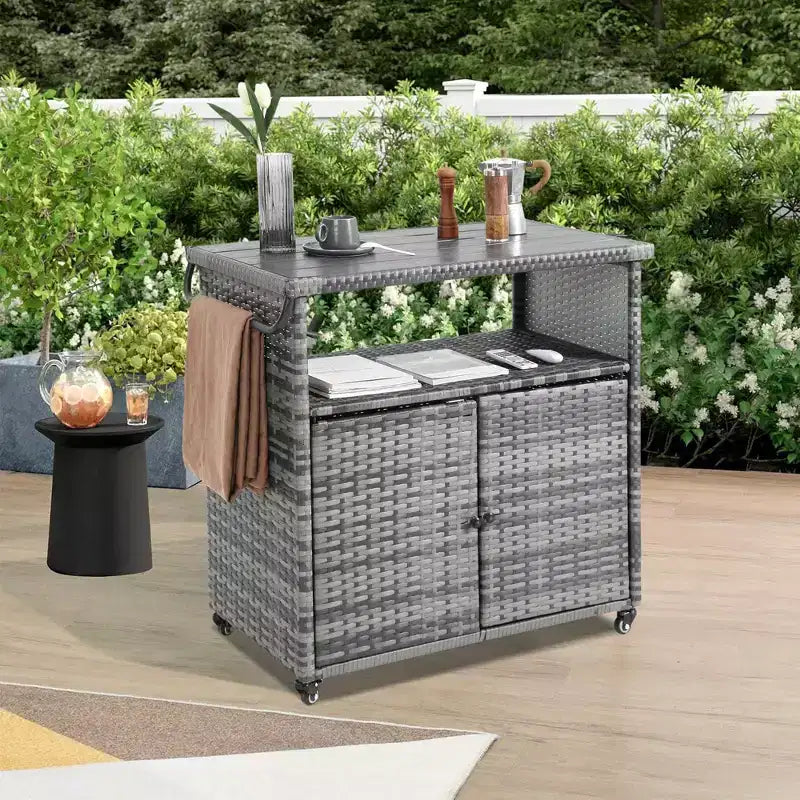 NAYSAYE Carrito de bar de mimbre para exteriores, mostrador de vino y bebidas con tapa de vidrio para patio, gris, 35.2*20.6*34.2