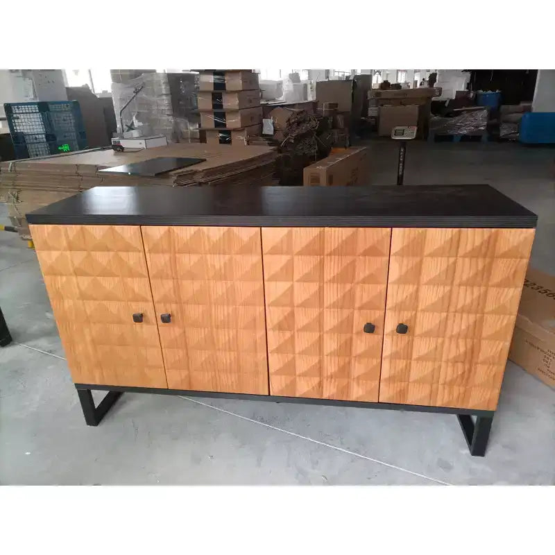 Aparador moderno Okak, aparador con 4 elegantes puertas de diseño geométrico, mueble de almacenamiento para sala de estar, oficina, cocina