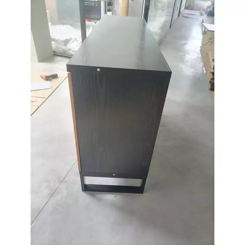 Aparador moderno Okak, aparador con 4 elegantes puertas de diseño geométrico, mueble de almacenamiento para sala de estar, oficina, cocina