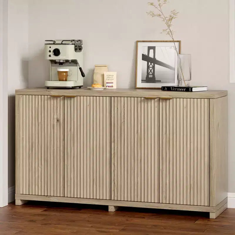Moderno Aparador Acanalado con Almacenamiento, 4 Puertas de Cierre Suave, Estantes Ajustables, Tapa Gruesa, Gestión de Cables, Aparador de 39,6 cm de Profundidad para Cocina