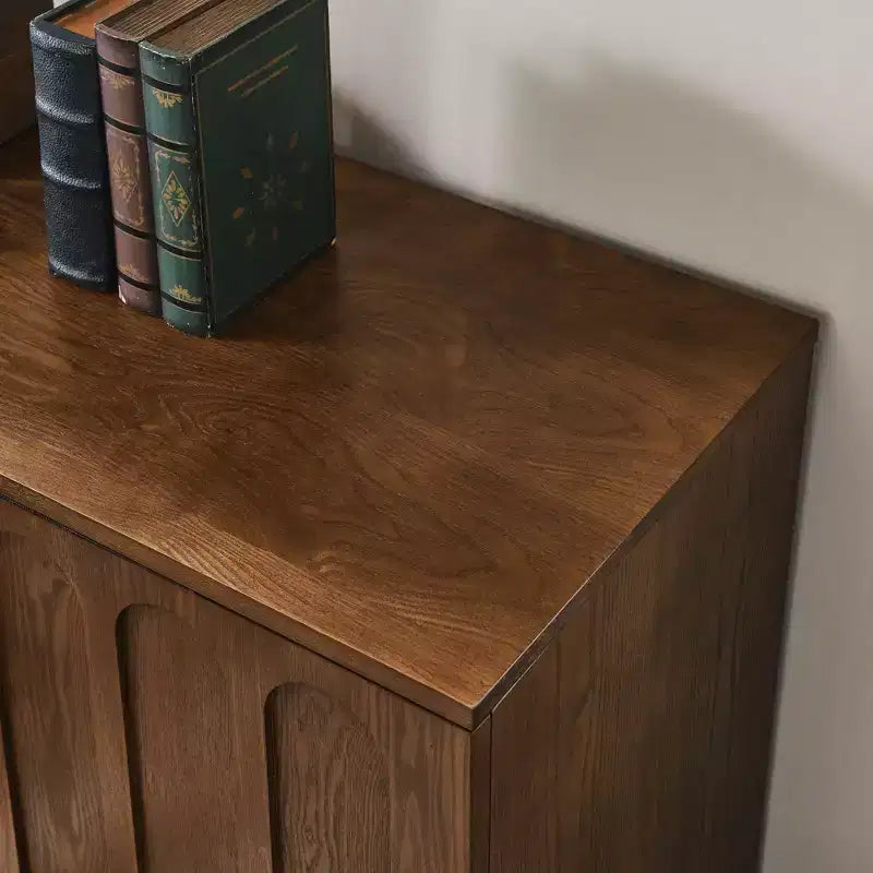 Mueble de almacenamiento de madera Homy Casa con puertas dobles y patas de mediados de siglo, marrón