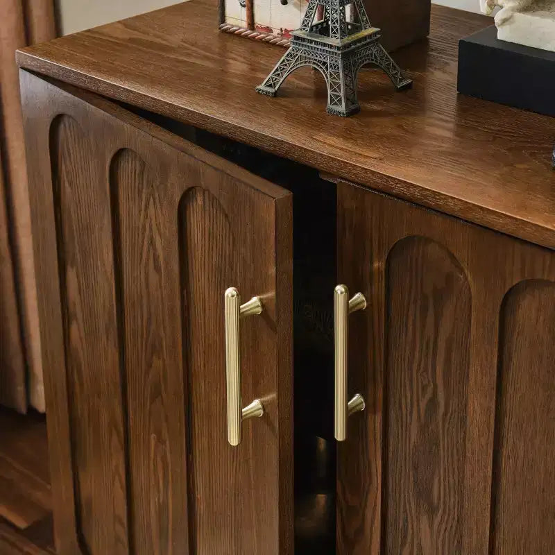 Mueble de almacenamiento de madera Homy Casa con puertas dobles y patas de mediados de siglo, marrón