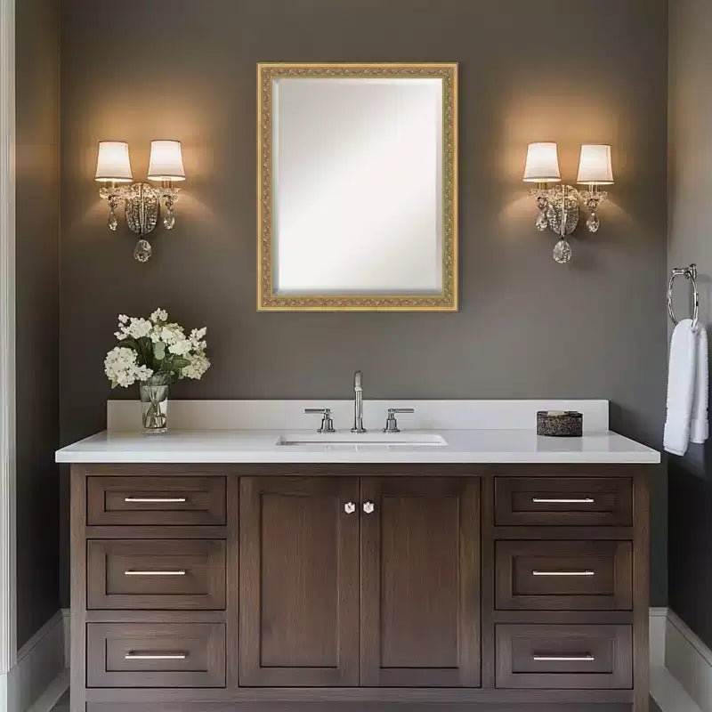 Espejo de pared Amanti Art Carter con marco de madera biselado en oro oscuro para baño