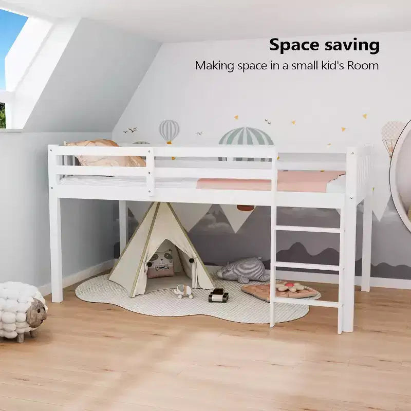 Cama alta doble JOYMOR, cama alta baja para niños pequeños, habitación pequeña/dormitorio con techo bajo con barandilla y escalera, blanca