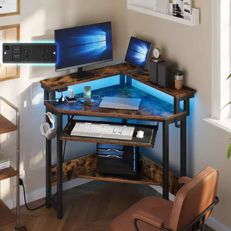 Escritorio esquinero pequeño Greenstell para computadora con toma de corriente, escritorio para computadora con luz LED, soporte para monitor, bandeja para teclado y soporte para auriculares