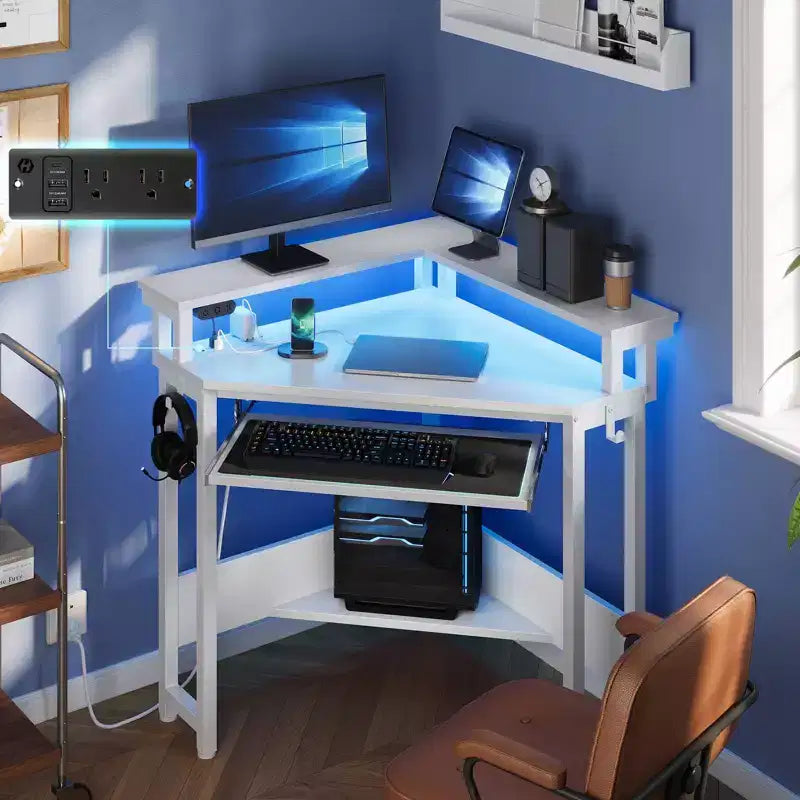 Escritorio esquinero pequeño Greenstell para computadora con toma de corriente, escritorio para computadora con luz LED, soporte para monitor, bandeja para teclado y soporte para auriculares